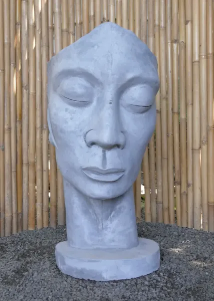 Dilan - Gesicht mit Blick nach links, 120 cm H | Steinguss 